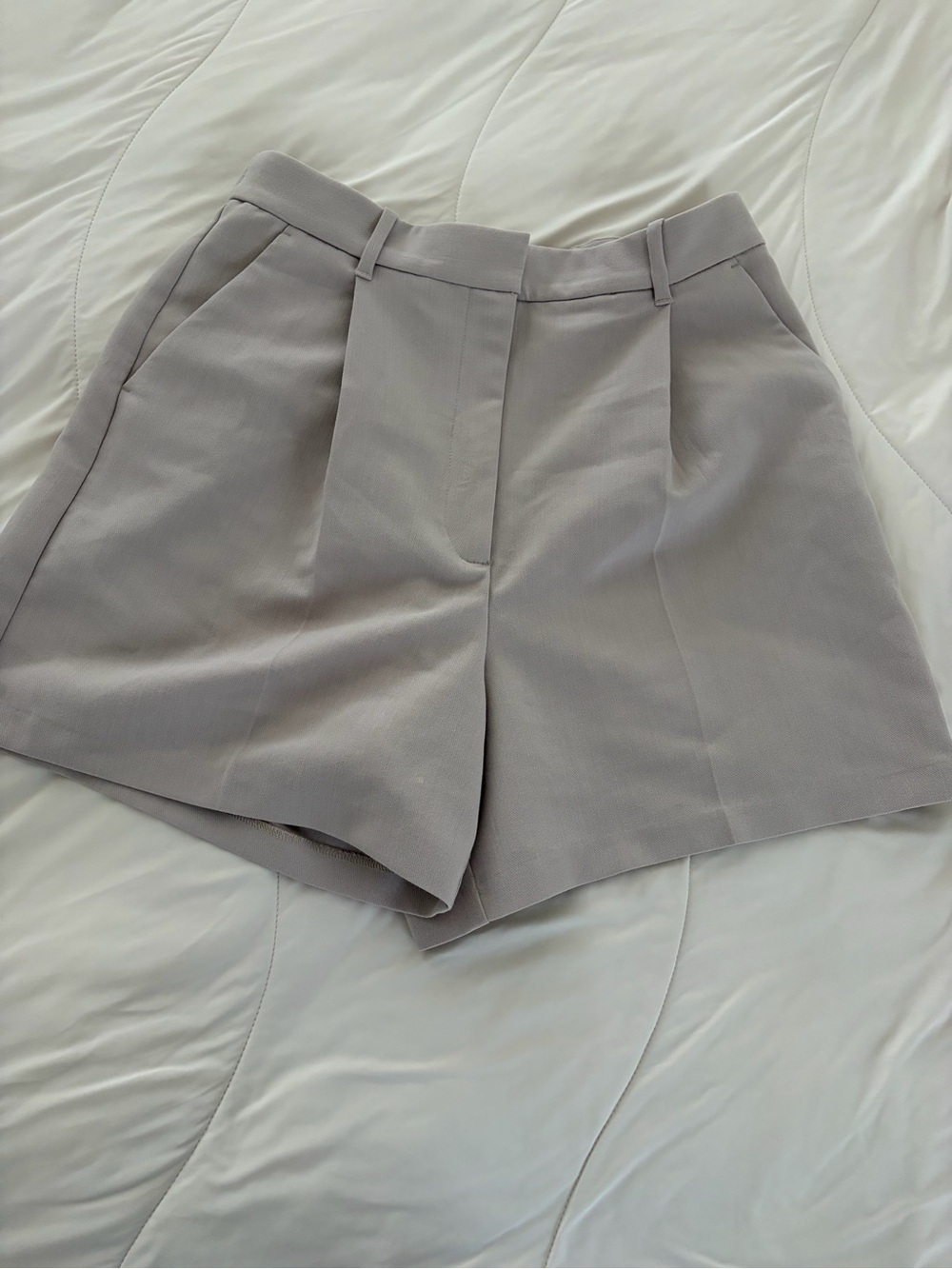 Abercrombie & Fitch Light beige High-Waist Tailored Shorts